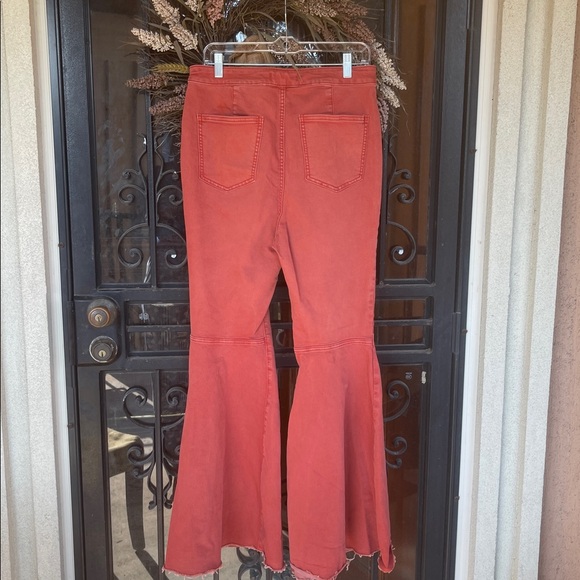 Free People - Picture 3 of 6